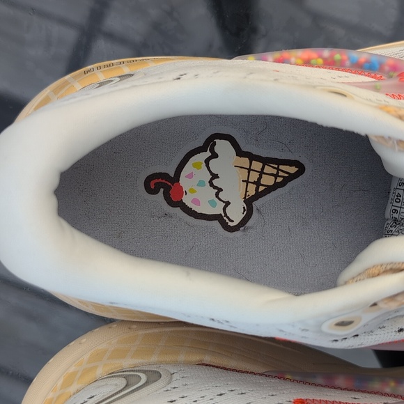 Brooks Speckled White and Tan Sneakers - Picture 8 of 10